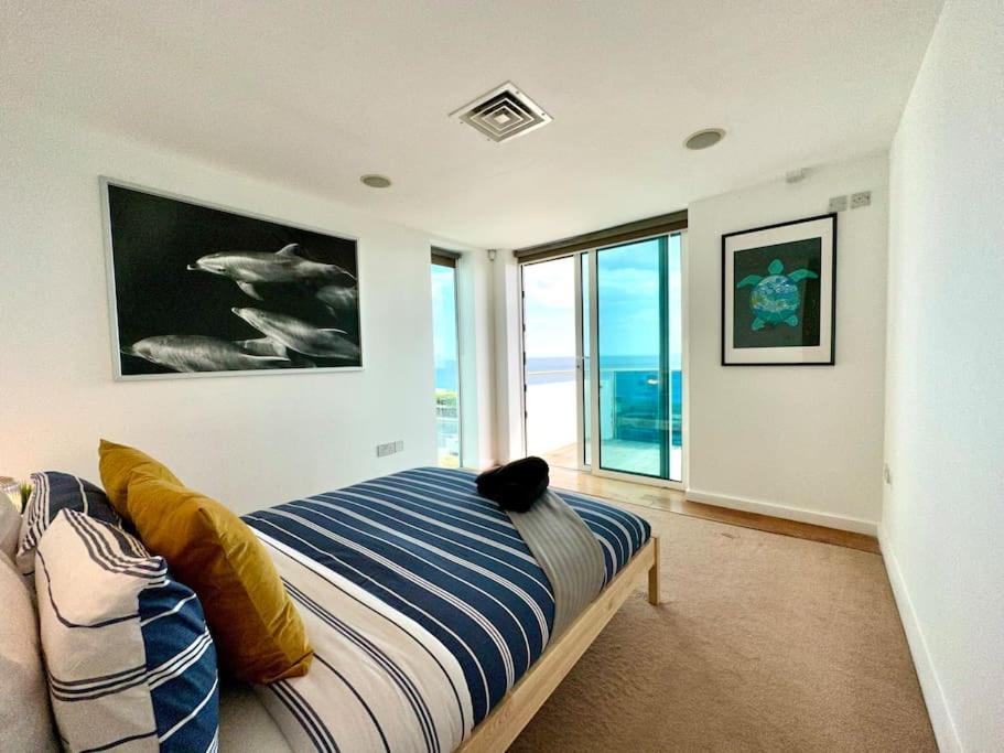 Stunning Panoramic Sea View Beach Location - Sleeps Up To 4 People - Free Parking - The Best Beach! - Great Location - Fast Wifi - Smart Tv - Newly Decorated - Sleeps Up To 4! Close To Bournemouth & Poole Town Centre & Sandbanks Eksteriør bilde
