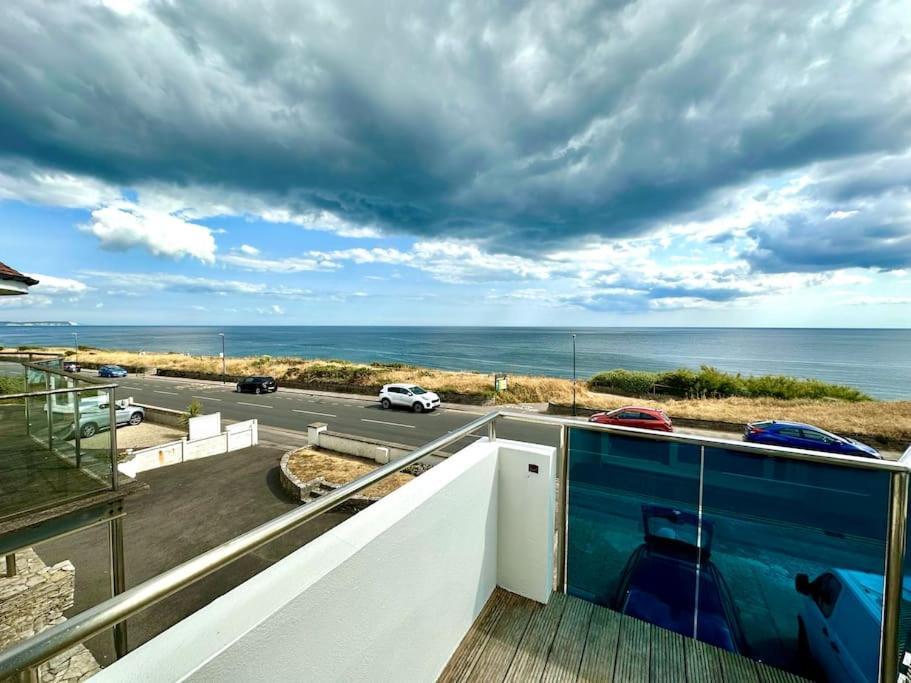 Stunning Panoramic Sea View Beach Location - Sleeps Up To 4 People - Free Parking - The Best Beach! - Great Location - Fast Wifi - Smart Tv - Newly Decorated - Sleeps Up To 4! Close To Bournemouth & Poole Town Centre & Sandbanks Eksteriør bilde