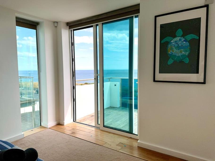 Stunning Panoramic Sea View Beach Location - Sleeps Up To 4 People - Free Parking - The Best Beach! - Great Location - Fast Wifi - Smart Tv - Newly Decorated - Sleeps Up To 4! Close To Bournemouth & Poole Town Centre & Sandbanks Eksteriør bilde