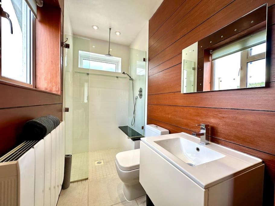 Stunning Panoramic Sea View Beach Location - Sleeps Up To 4 People - Free Parking - The Best Beach! - Great Location - Fast Wifi - Smart Tv - Newly Decorated - Sleeps Up To 4! Close To Bournemouth & Poole Town Centre & Sandbanks Eksteriør bilde