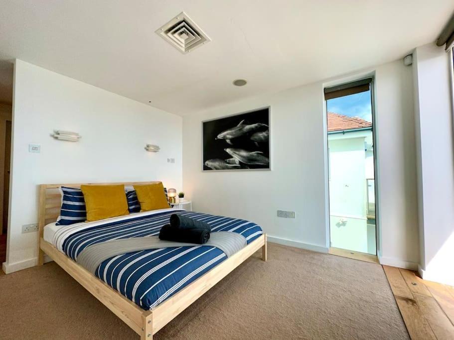 Stunning Panoramic Sea View Beach Location - Sleeps Up To 4 People - Free Parking - The Best Beach! - Great Location - Fast Wifi - Smart Tv - Newly Decorated - Sleeps Up To 4! Close To Bournemouth & Poole Town Centre & Sandbanks Eksteriør bilde